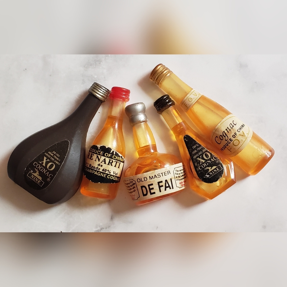 VINTAGE 1980s 5 Magnets Drinking Mini Liquor Cognac bottles Set Lot